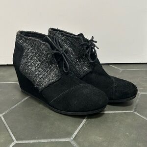 TOMS Black Metallic Desert Wedge Booties Size 12 Women’s Lace Up Ankle Boots